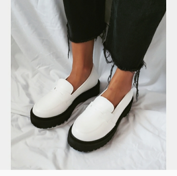 🆕️Yorkshire collection// white loafer - Picture 6 of 6